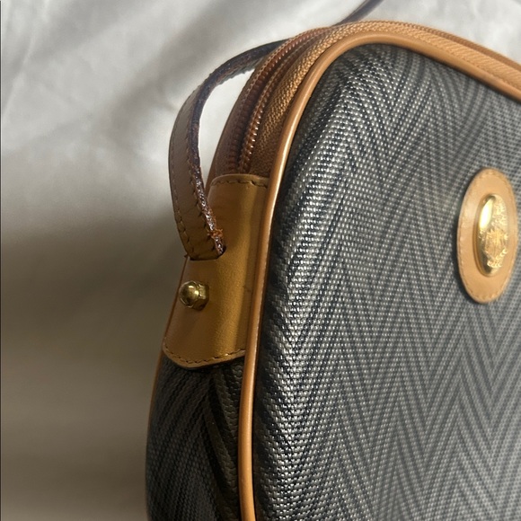 Mark Cross Elegant Black and Tan Crossbody Bag - Picture 4 of 10